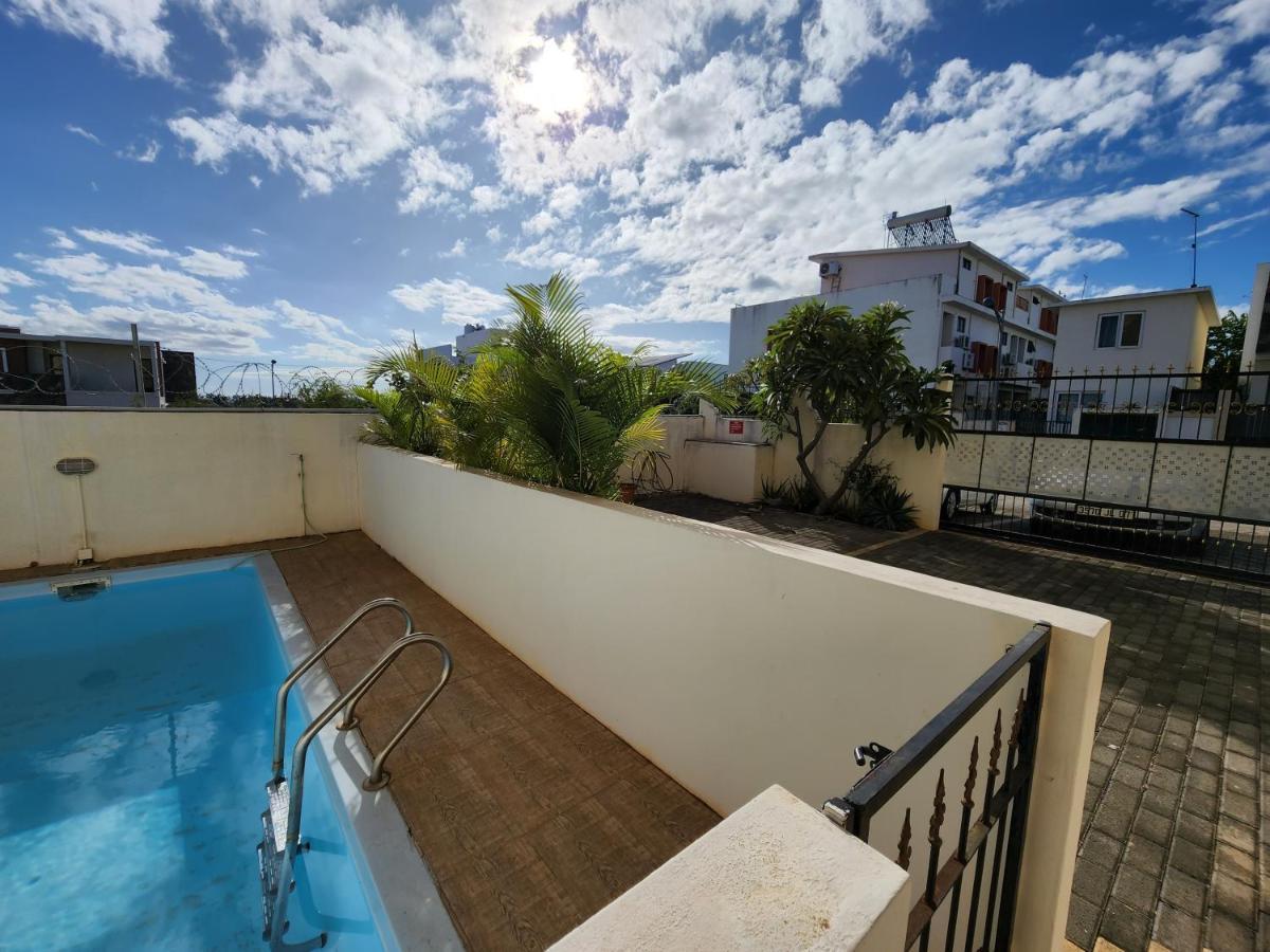Sunsetview Beach Apartment Flic-en-Flacq Zewnętrze zdjęcie
